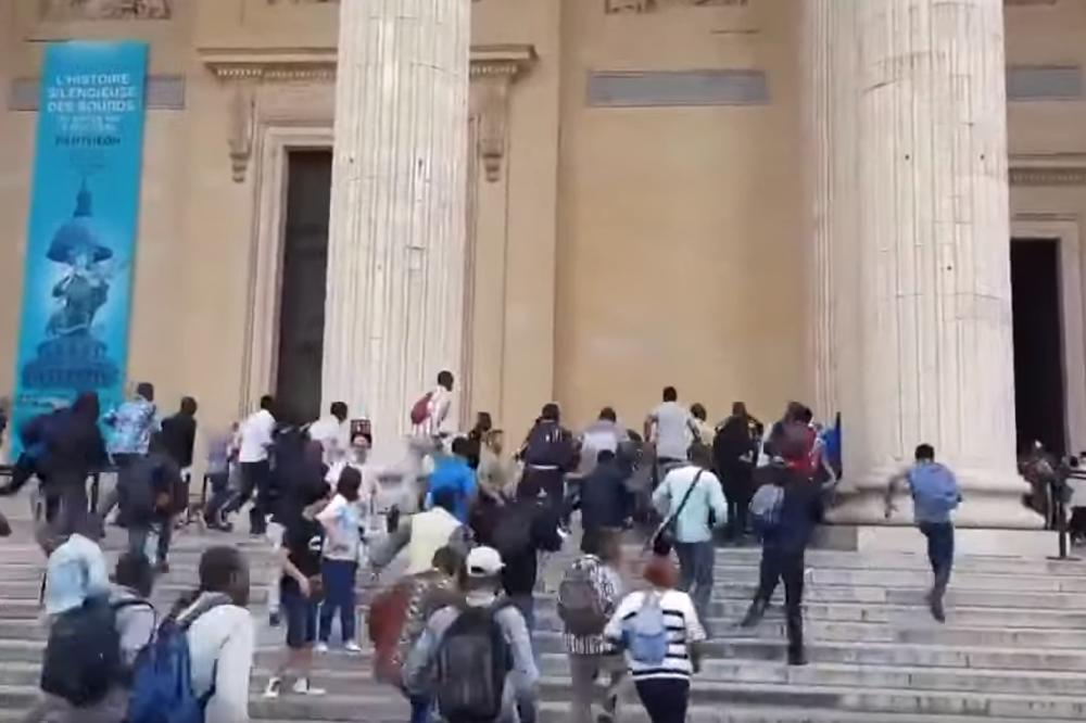 HAOS U PARIZU, MASA UPALA U PANTEON: Crni prsluci jurišali na policiju i lomili sve pred sobom! (VIDEO)