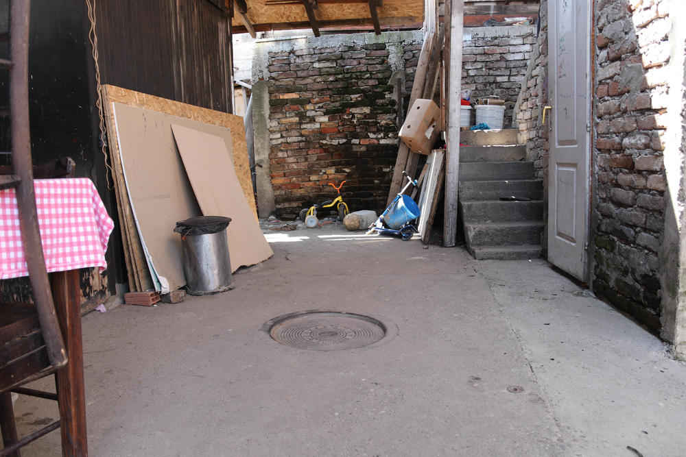 Kanalizacija ispred kuće se često izlije  