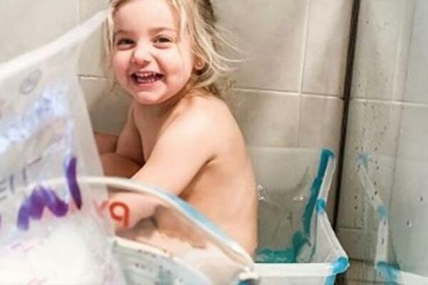 MAJKA OTKRILA U ČEMU KUPA ĆERKU, PA IZAZVALA BURNE REAKCIJE: Da li je ovo normalno?