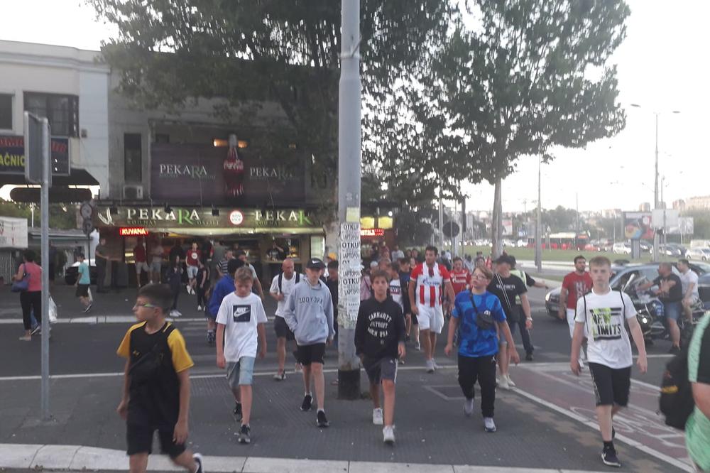 PREDVODI IH TRENER U ZVEZDINOM DRESU: Igrači nemačkog kluba bodre crveno-bele na Marakani!