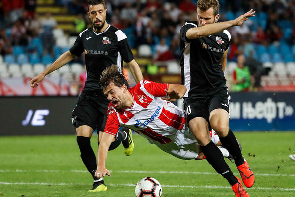 ZVEZDA OŠTEĆENA ZA PENAL, MILOJE POLUDEO: Trener Zvezde skroz pogubio živce zbog sudije, a Delije su zagrmele!