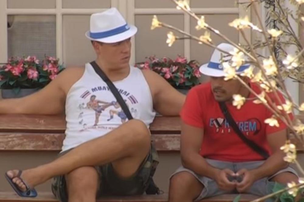 KONAČNO DA VIDIMO I NJEGOVU DEVOJKU: Uhvaćeni U MRAKU usred STRASNOG POLJUPCA! Srušen Instagram! (FOTO)