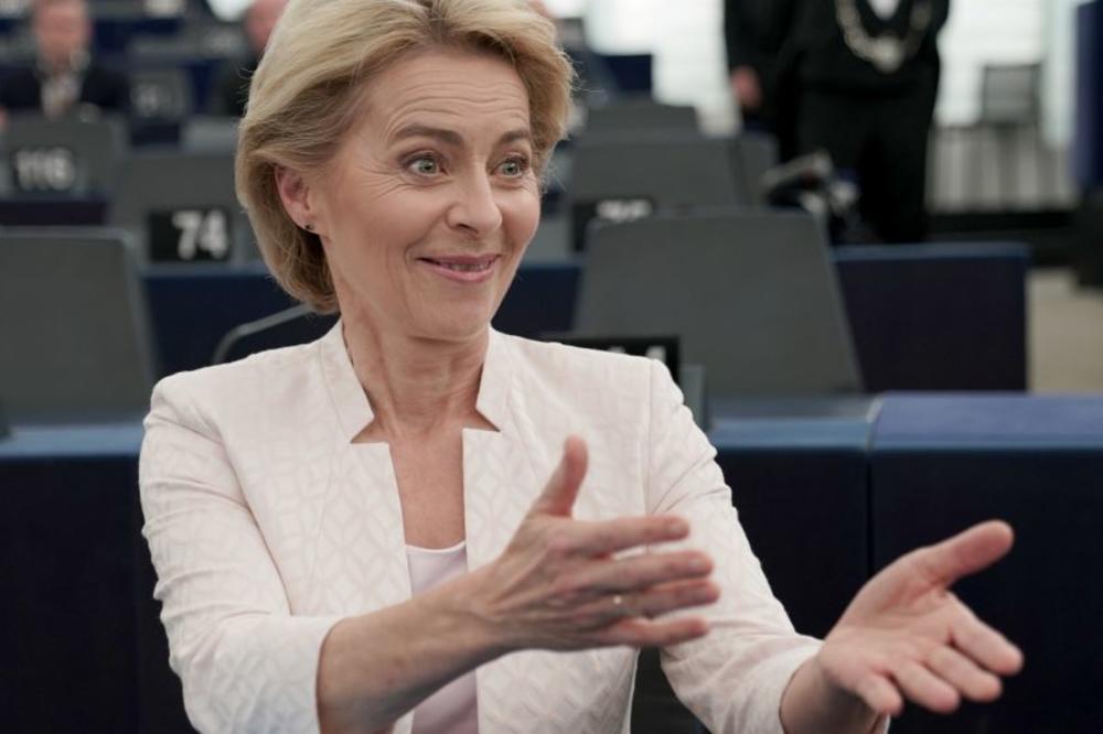 IMA SEDMORO DECE, TRAŽI VIŠE ŽENA U POLITICI, POREDE JE S MERKELOVOM: Ona je PRVA ŽENA na čelu EVROPSKE KOMISIJE