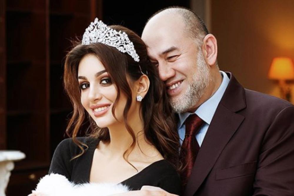 RAZVOD VEKA: Malezijski kralj ostavlja RUSKU LEPOTICU jer je imala ODNOSE U BAZENU - sve je SNIMLJENO (VIDEO)