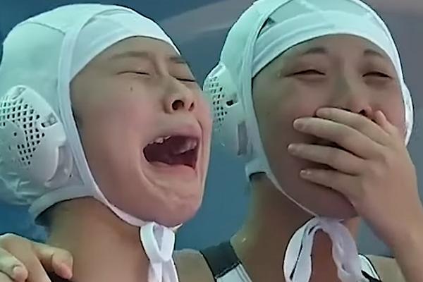 NISU MOGLE DA ZAUSTAVE SUZE: Primile skoro 100 komada, a onda su dale prvi gol u istoriji i emocije su pokuljale!