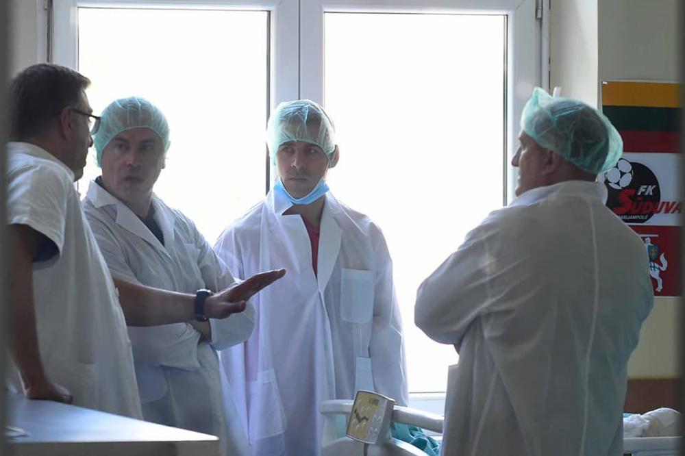 GOSPODSKI GEST: Gobeljić došao u bolnicu da poseti Slavickasa i lično mu se izvini za oštar start!