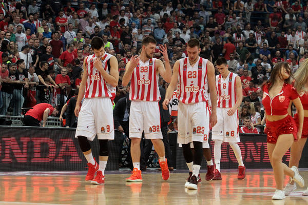 MOZAK I DALJE OTEČEN, PLUĆA SU SVE BOLJE: Zvezda dala nove informacije o stanju Kuzmića posle operacije!