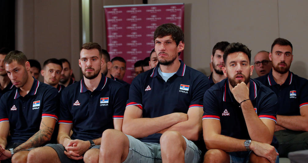 Orlovi na okupljanju  