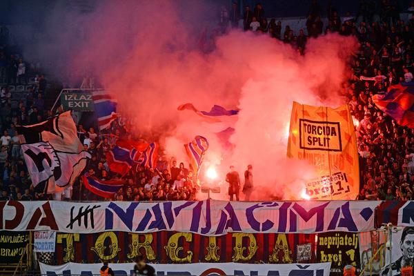 TORCIDA PODRŽALA BED BLU BOJSE, OSTATAK STADIONA ZVIŽDAO! J***š Zagreb, j****š Dinamo! (FOTO)