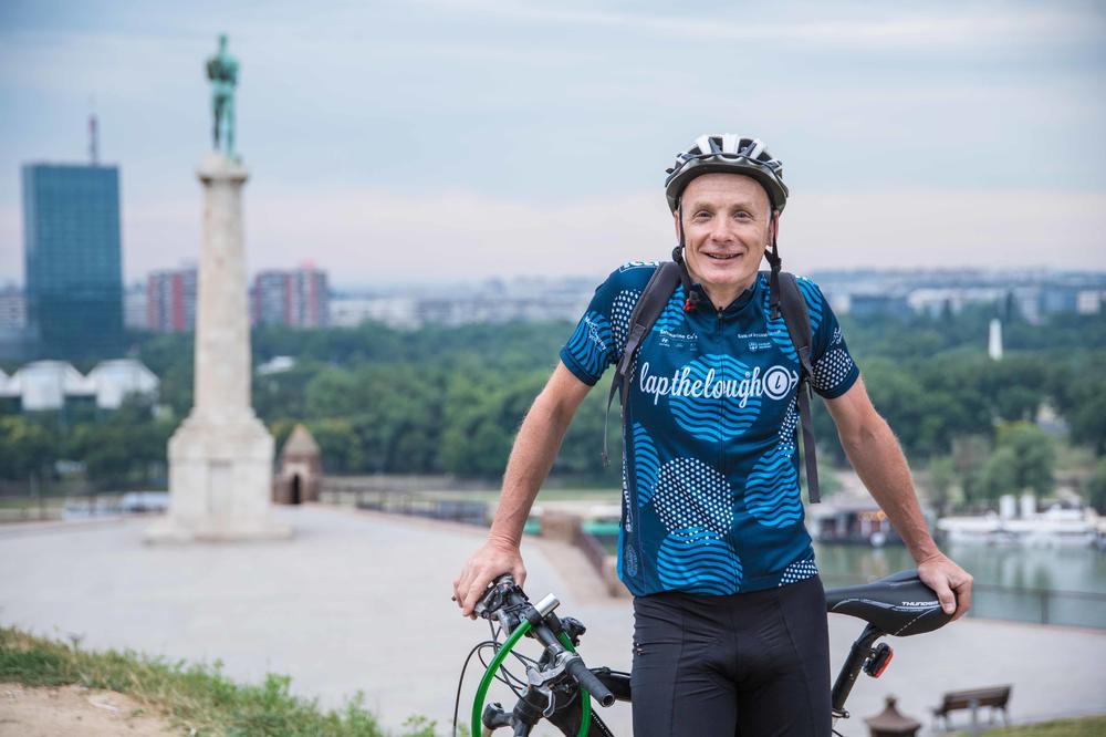 OVAJ IRAC JE NAJVEĆA SRBENDA! Oženio je Srpkinju, ono što radi za Rome je za NAKLON DO PODA (FOTO)