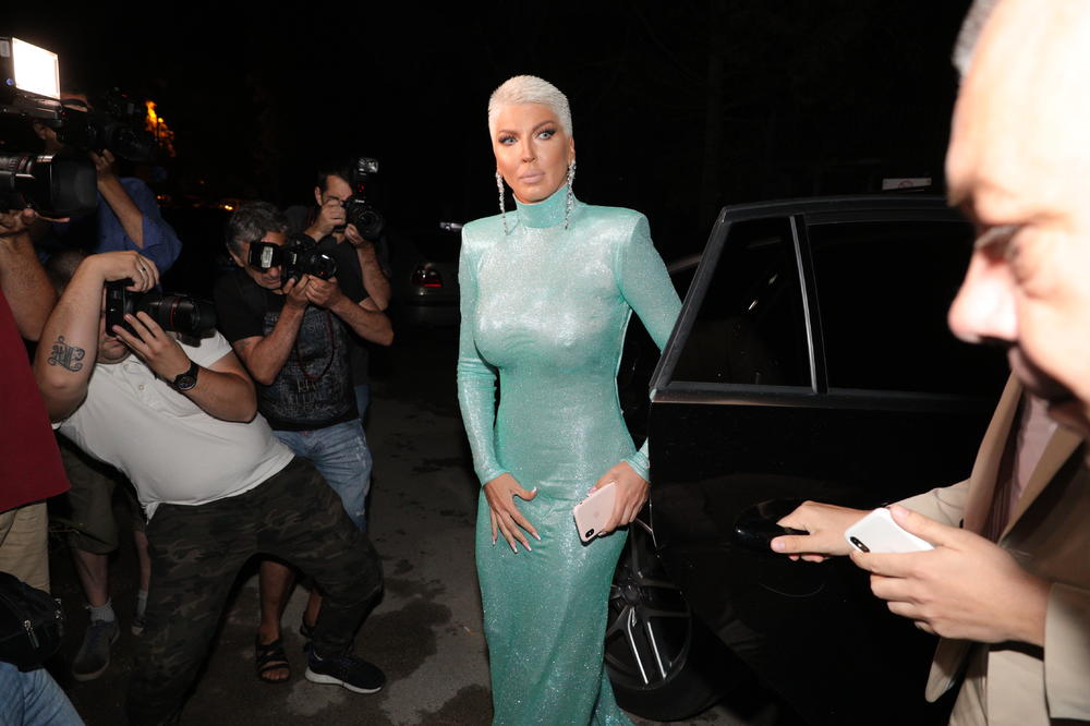 KARLEUŠIN NOVI AUTO VREDI OKO 150.000 EVRA! Duško će iskeširati OZBILJNE PARE za ovu ZVERINU