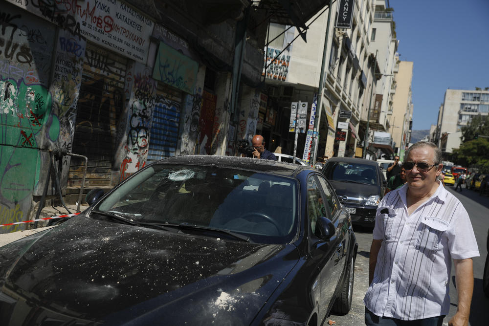 Zemljotres oštetio auto 
