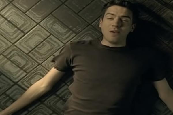 TRI NAJČEŠĆE PUŠTANE PESME U VELIKOJ BRITANIJI: Numera na prvom mestu je neočekivana (VIDEO)