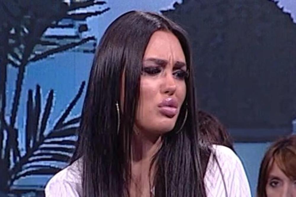 ŠTA SE DESILO S DUGOM CRNOM KOSOM?! Ana Korać postala PLAVUŠA! Postala NEPREPOZNATLJJIVA! (FOTO)