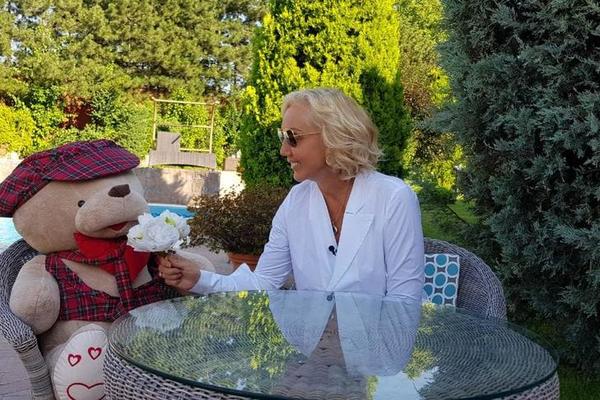 BRENA SE BACILA NA KUĆNU RADINOST: Nije otišla na krstarenje! Uzgaja plodove u dvorištu... Ima i za komšije! (FOTO)