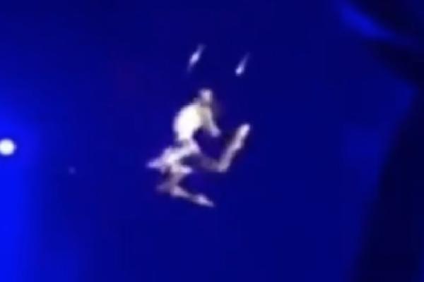 PALA JE SA 11 METARA VISINE DOK JE IZVODILA TAČKU: Deca su vrištala zbog horora pred očima, prizor je bio jeziv!