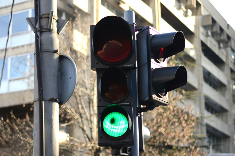 POJAVILA SE FOTKA SA BEOGRADSKIH ULICA: Pokvario se semafor, NASTAO OPŠTI METEŽ! (FOTO)