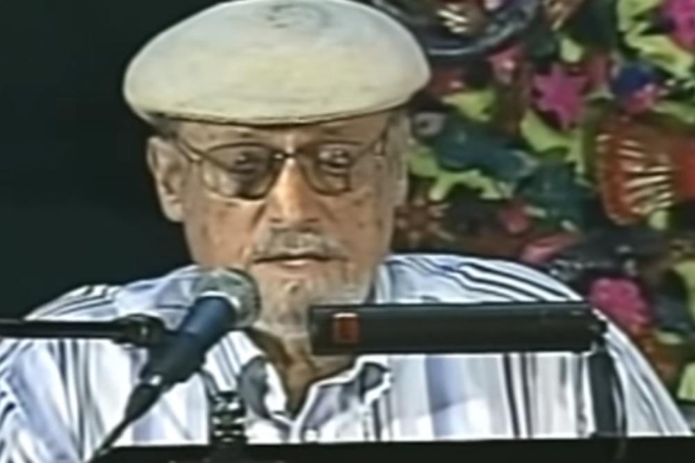 UMRO ROBERTO RETAMAR: Svet odaje poštu VELIKANU