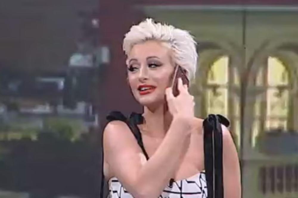 DUŠICA SE USRED EMISIJE JAVILA NA TELEFON BIVŠEG ZADRUGARA: Od reči koje je čula NIJE MOGLA DA DOĐE SEBI!