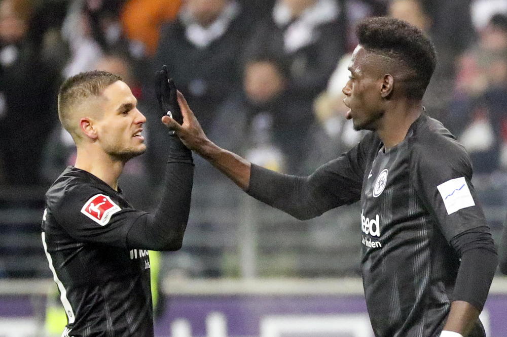 AS AJNTRAHTA NE BI SMEO DA IGRA FUDBAL: Svaki put kad padne, dobije strašan osip - razlog je najbizarniji moguć!