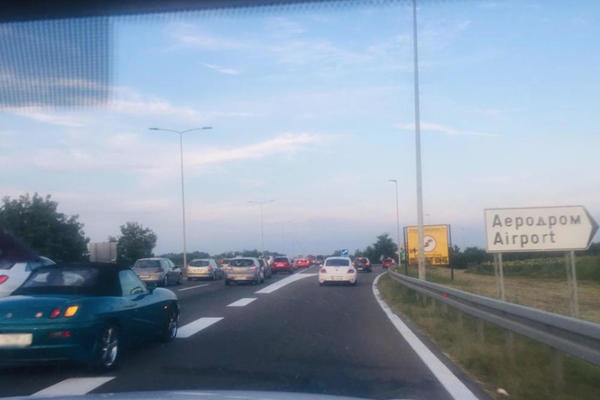 AKO NE MORATE, BOLJE IZBEGNITE OVAJ DEO BEOGRADA: Kolona se proteže čak do aerodroma!