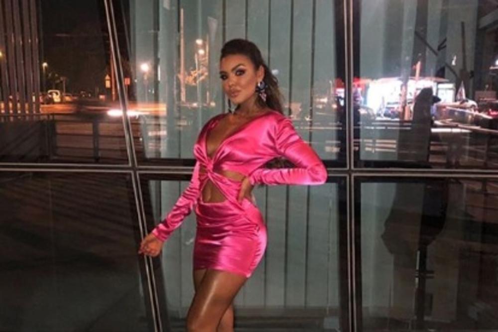 BRIGA JE ZA LJUDE OKO NJE! Bivša zadrugarka sa dečkom razmenjivala strasti na javnom mestu! (FOTO)