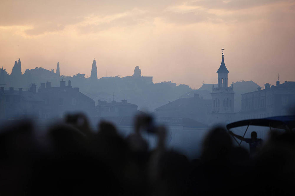 AKO STE PLANIRALI DA LETUJETE OVDE, DOBRO PRIPAZITE NA OVO: Uvedene su KAZNE za TURISTE, obratite PAŽNJU!