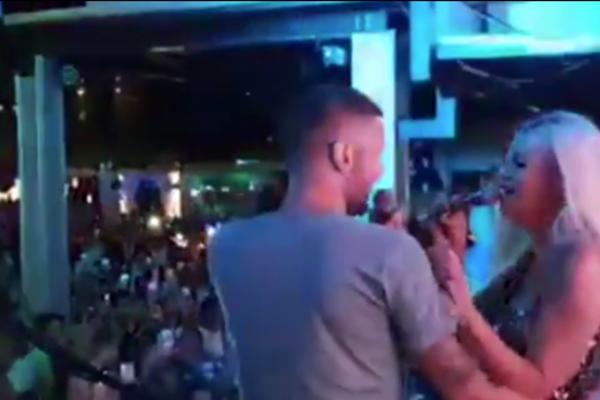 NATAŠA BEKVALAC DOŽIVELA ŠOK NA NASTUPU! Bez pardona joj ULETELI na BINU pa zapevali, a ona ostala bez TEKSTA!