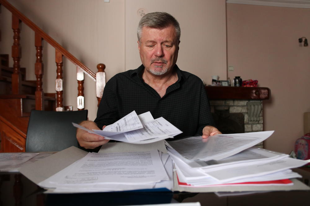 ŽIVIM U KAFKINOM PROCESU! Profesor Milivojević završio na ulici! NA PREVARU SU ME IZBACILI IZ STANA