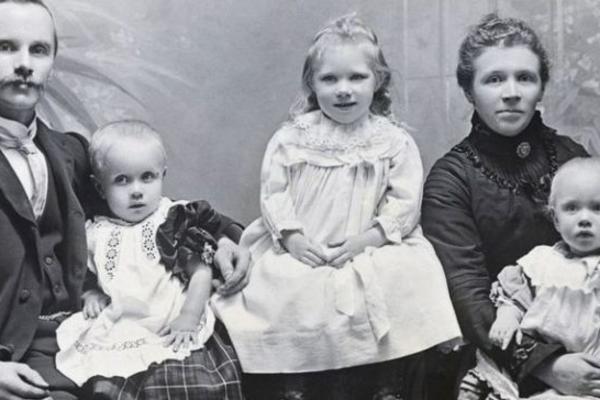 RAZLOG ĆE VAS ZAPANJITI! Nikako nemojte držati SLIKE UMRLIH U KUĆI!