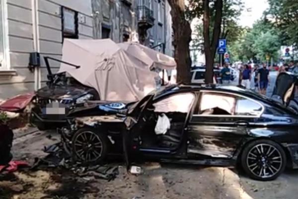 ĆERKA SE BOJI DA IZAĐE NA ULICU, PLAŠI SE ZVUKA KOLA! Ispovest majke povređene U STRAHINJIĆA BANA (FOTO)