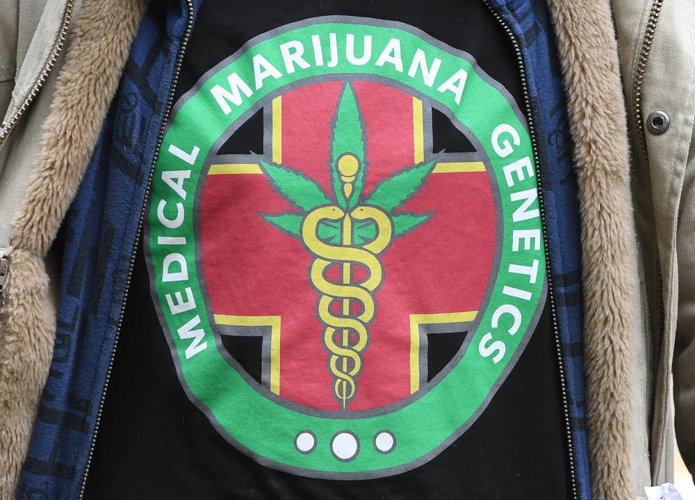 Kažnjena zbog slike konoplje na majici 