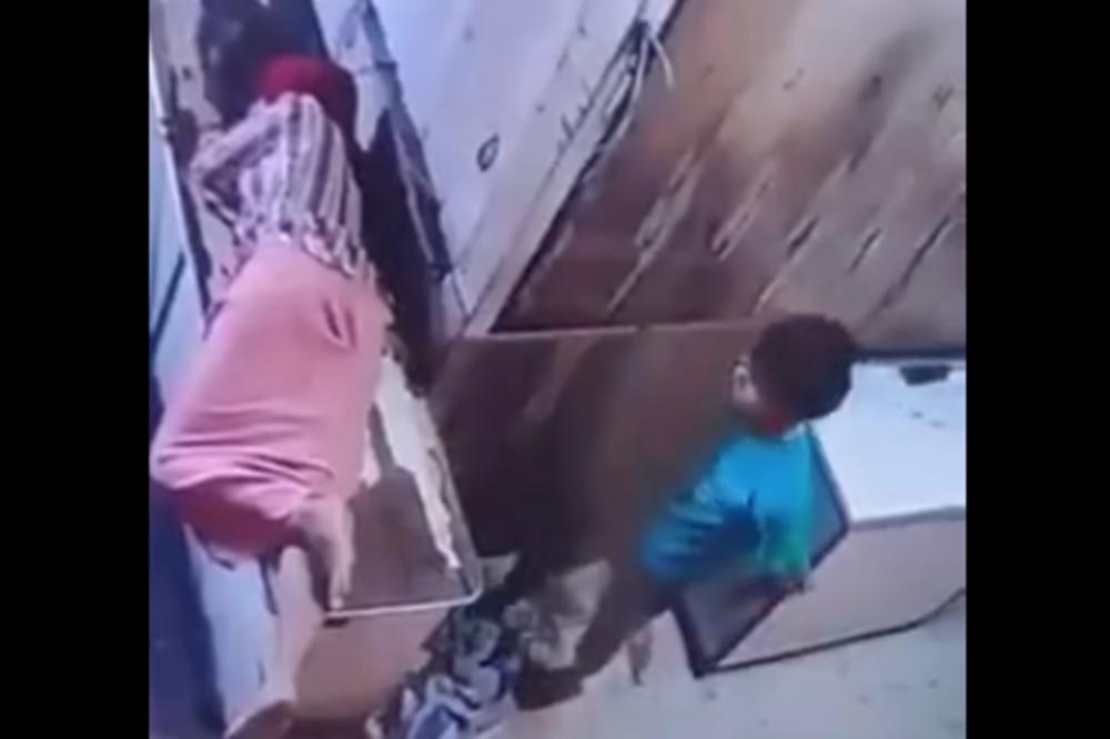 JEZIVI PERVERZNJAK UHVAĆEN NA DELU: Žena je spavala, a on joj se prikrao s leđa i uradio nešto ODVRATNO (VIDEO)