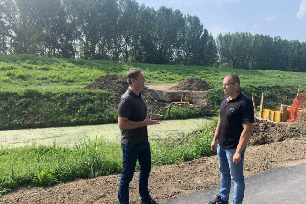 U IZLETNIČKOJ ŠUMI ZABRAN POČELA IZGRADNJA MOSTA: Radovi sinhronizovani sa radom na biciklističkoj stazi!