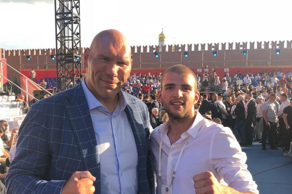 VELJKU NIJE BILO SVEJEDNO: Sreo je OGROMNU RUSKU ZVER i zamolio ga za VELIKU USLUGU! (FOTO)