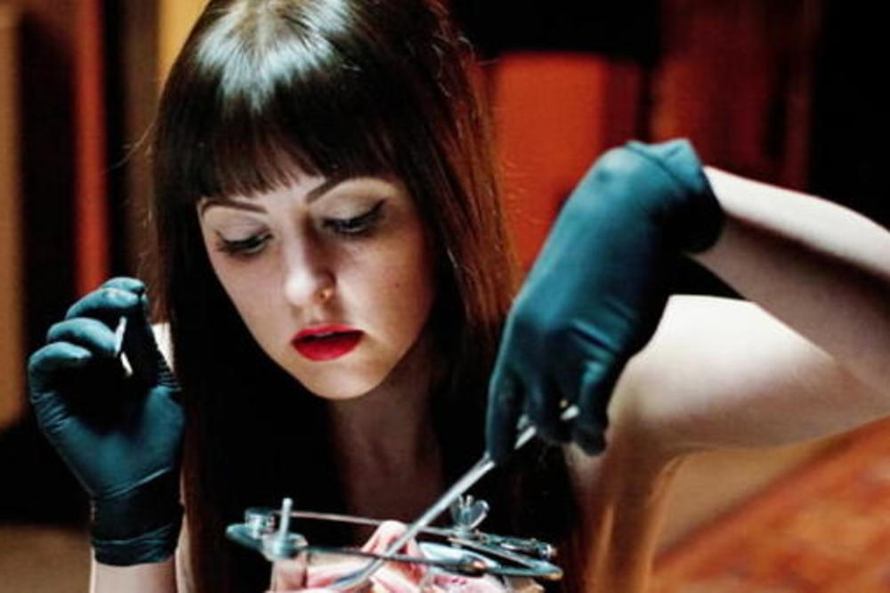 SVET JE ODUVEK BIO FASCINIRAN ŽENAMA UBICAMA: Ovo su NAJOKRUTNIJE lepotice od ANTIKE do DANAS