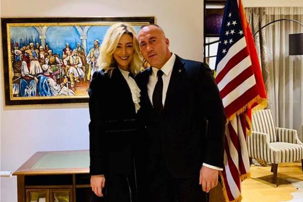 OGLASILA SE HARADINAJEVA ŽENA DOK ON PUTUJE U HAG: Anita poslala OTROVNU poruku svima koji NE VOLE njenog MUŽA