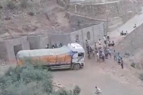 ŠTA SE DESILO OVOM KAMIONDŽIJI? Prvo je krenuo pravo na ljude, a onda se desio pravi KARAMBOL (VIDEO)