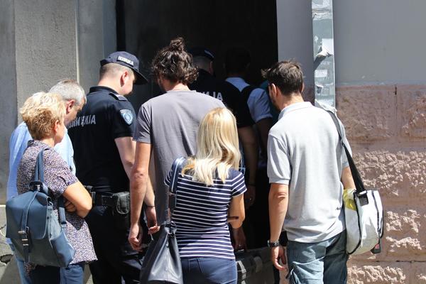 Plata nekih izvršitelja do 15.000 evra, veća od ambasadorske