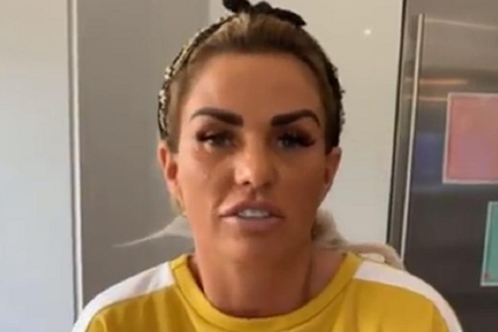 SMRSKANE KOSTI: OPERACIJA TRAJALA OSAM SATI - poznata pevačica U ZAVOJIMA: Hirurg joj saopštio JEZIVE VESTI