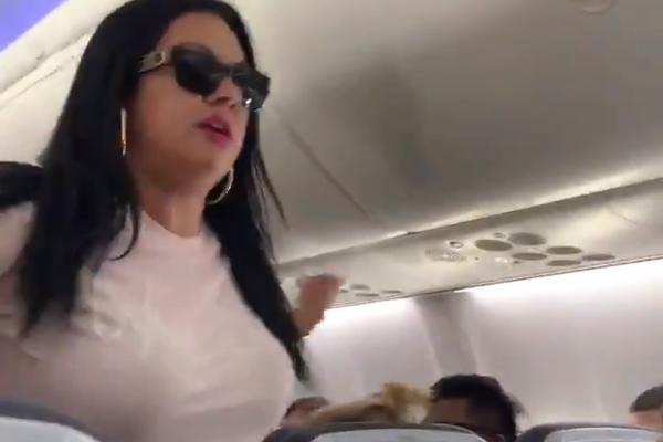 OPTUŽILA DEČKA DA JE GLEDAO U DRUGU, PA NAPRAVILA LOM U AVIONU: Ovo je NAJJAČA SVAĐA koju ćete danas videti!