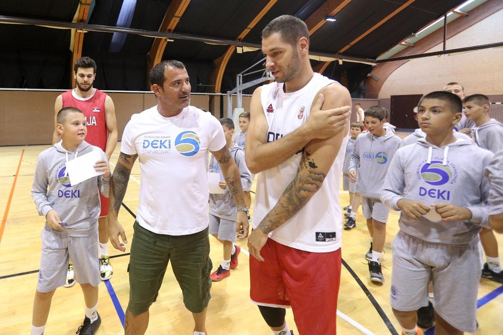 DEKI STANKOVIĆ UPAO SALETU NA TRENING: Sa krova Srbije na krov sveta! Fudbaler posetio košarkaše na Kopaoniku!