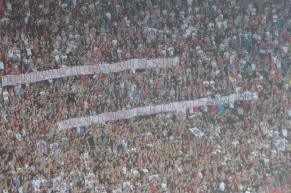 MOĆNA PORUKA DELIJA ČAVRIĆU, DRAŽIĆU I BRAĆI IZ SLOVAČKE: A onda je Marakanom zagrmela pesma od koje se ježi koža!