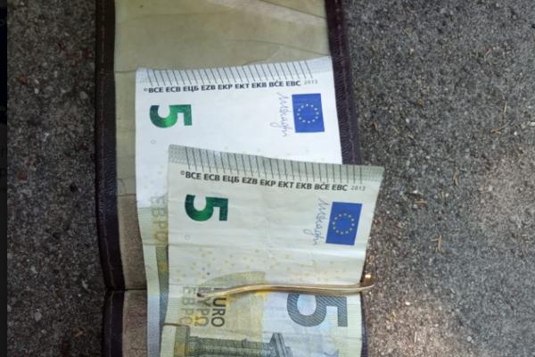 ČOVEK JE PRONAŠAO OVAJ NOVČANIK SA 10 EVRA UNUTRA, JEDAN DETALJ GA JE POTRESAO: Čudna priča sa železničke stanice