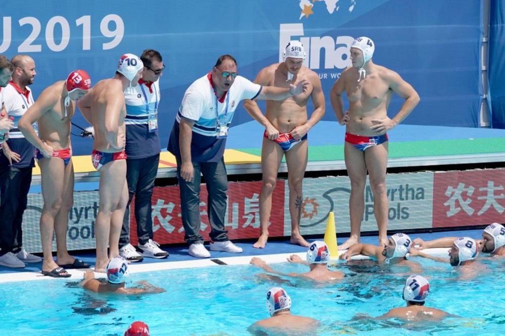 PODMLAĐENI "DELFINI" POTOPLJENI U PODGORICI! Savić nezadovoljan zalaganjem!