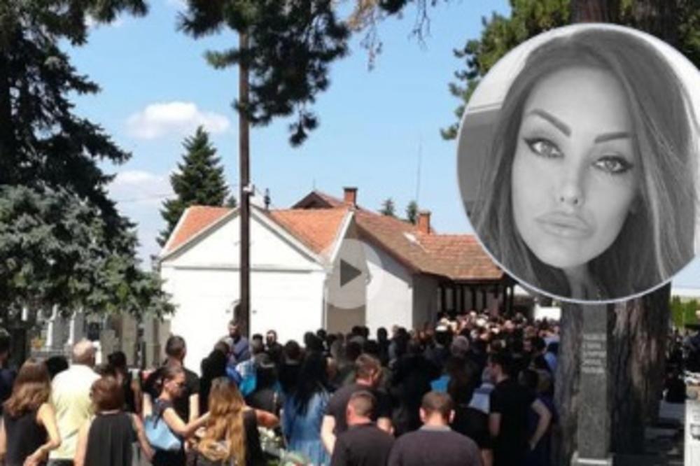 NA KOVČEGU DIJANE MILOJKOVIĆ NAJTUŽNIJI HRIŠĆANSKI SIMBOL: Uklesana je sva tuga porodice i prijatelja JEDNIM ZNAKOM