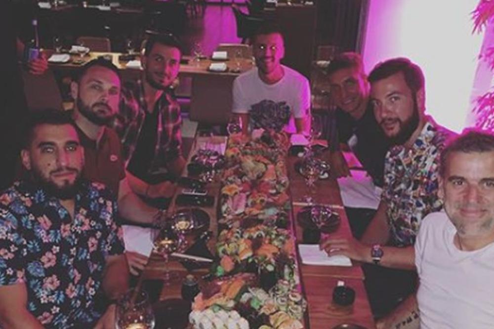 OVA FOTKA MNOGO KOŠTA, ALI ZA GROBARE NEMA CENU: Ako ste navijač Partizana naježićete se zbog nje!