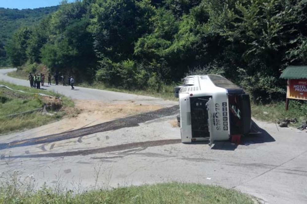 FOTOGRAFIJE SA LICA MESTA! U saobraćajnoj nesreći 23 povređenih! UŽAS KOD VRANJA