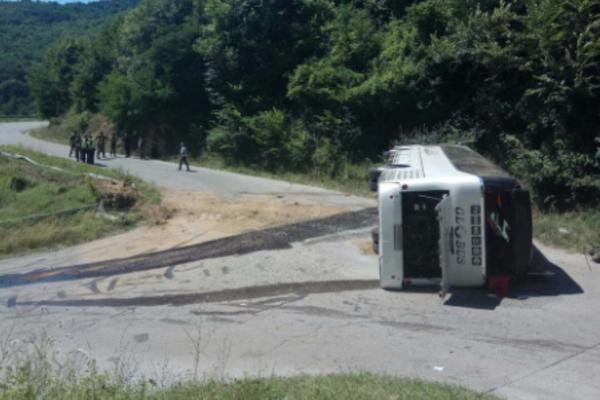 NIKO NIJE ŽIVOTNO UGROŽEN! Iz MUP-A otkrivaju šta se desilo sa autobusom koji se PREVRNUO KOD VRANJA!