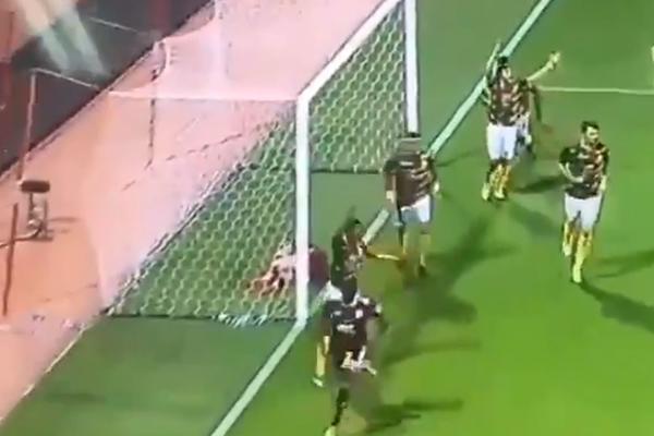 MISLILI SMO DA JE NEMOGUĆE: Ovakve promašaje smo viđali samo na terenima iza zgrade! Oni su nas uverili u suprotno!